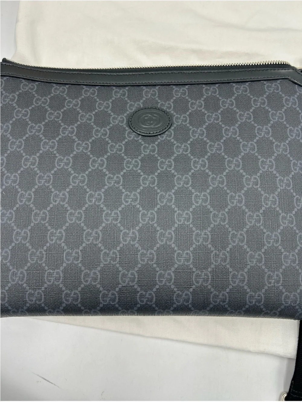 Gucci classic messenger